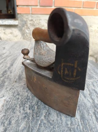 Plancha antigua de carbón