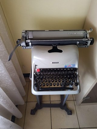 Máquina de escribir Hispano Olivetti