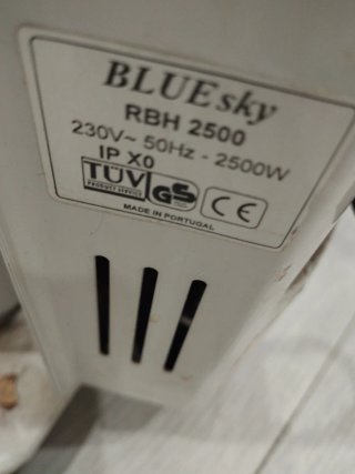 Estufa de aceite Bluesky blanca