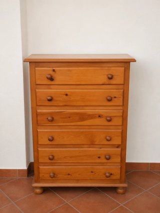 Armario y cómoda provenzal de madera