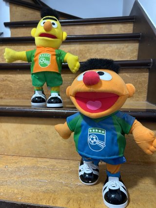 Muñecs Barrio Sesamo EPI Y BLAS Futbolista