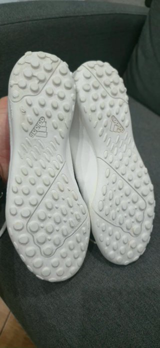 Botas de fútbol sala Adidas blancas y rosas