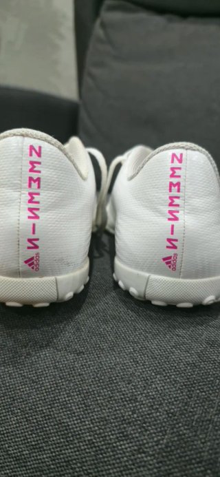 Botas de fútbol sala Adidas blancas y rosas