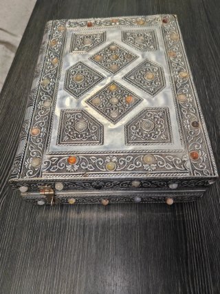 Joyero en forma de libro plateado de metal 22x28cm