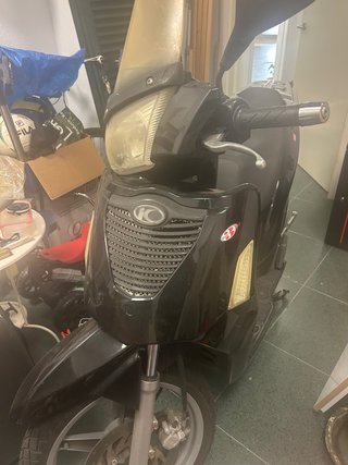 Kymco Peoples 125 Scooter Negra SOLO PARA PIEZAS