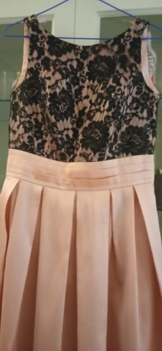 Vestido de fiesta negro y rosa