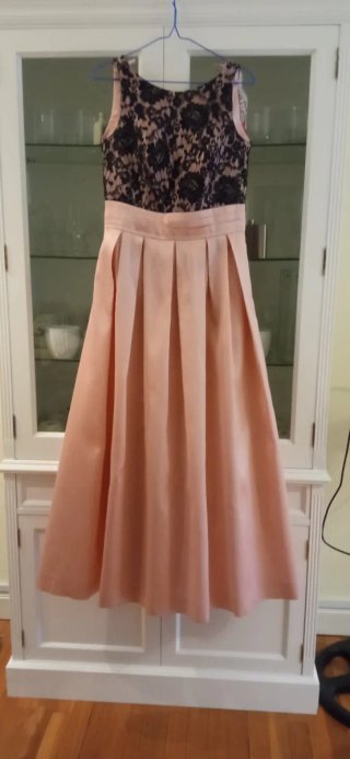 Vestido de fiesta negro y rosa