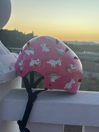 Casco infantil rosa unicornios