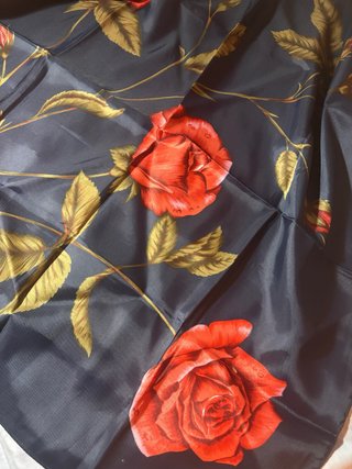 Pañuelo Baturro Flores Rojas y Grises