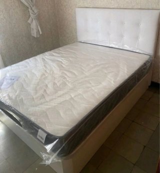 Canapé cama blanco con colchón