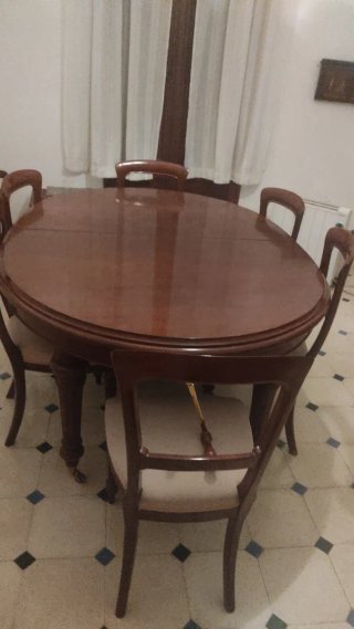 Mesa y sillas de comedor