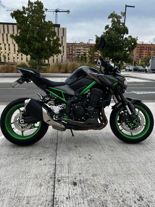 Kawasaki Z900 Naked Negra y Verde