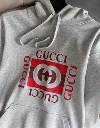Sudadera Gucci Gris con Logo Rojo