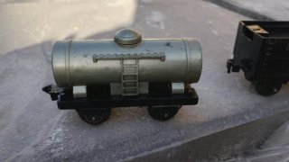 2 Vagones de tren cisterna y carga