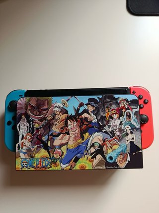 Nintendo Switch con mando One Piece