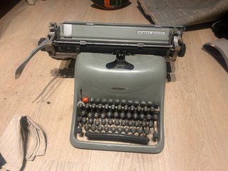 Máquina de escribir Hispano Olivetti Lexicon 80