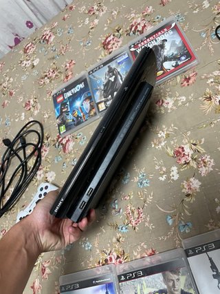 Playstation 3 + 2 mandos + 7 juegos