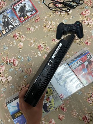 Playstation 3 + 2 mandos + 7 juegos
