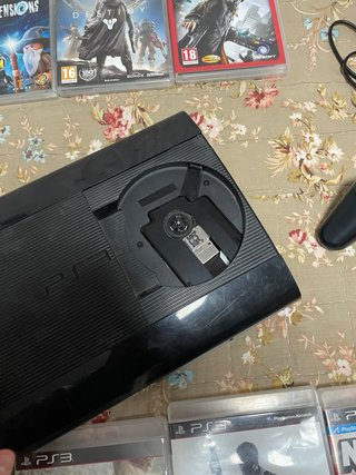 Playstation 3 + 2 mandos + 7 juegos