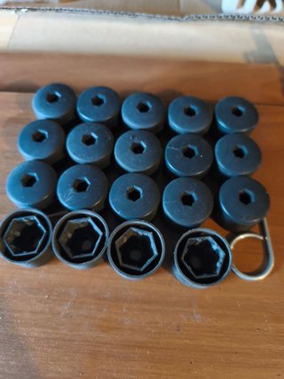 Tapones tornillos rueda VAG (falta 1) con gancho