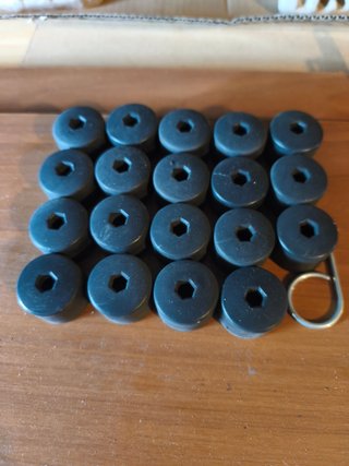 Tapones tornillos rueda VAG (falta 1) con gancho