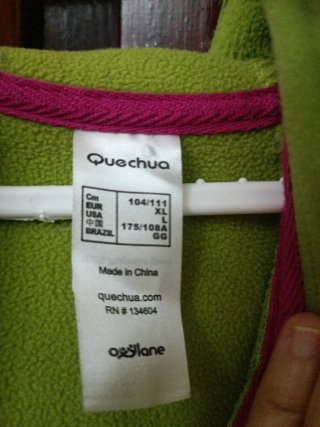 Chaqueta polar verde con capucha