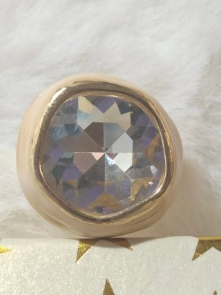 Anillo Diseño Moderno Dorado y Blanco