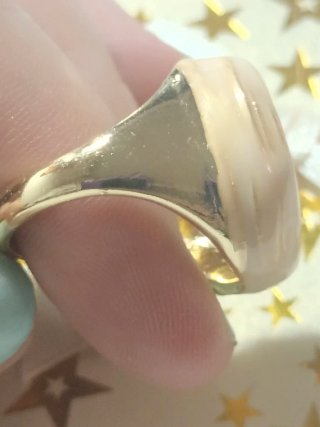 Anillo Diseño Moderno Dorado y Blanco