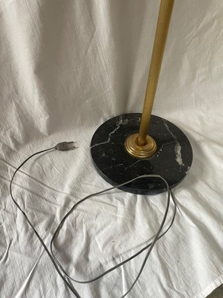Lámpara de pie vintage dorada y negra