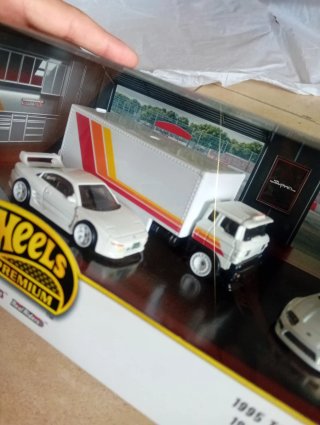 Hot Wheels Diorama Toyota