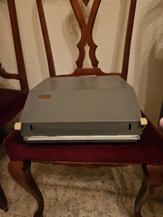 Máquina de escribir antigua portátil