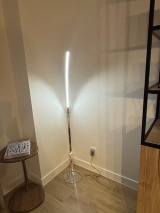 Lámpara de pie LED Schuller Cromada