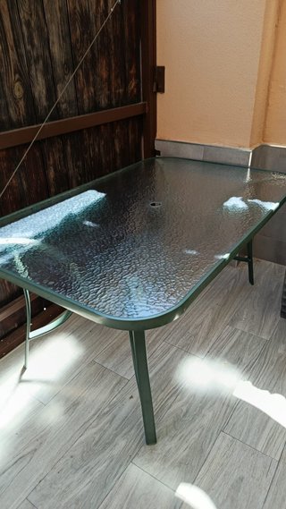 Mesa de jardín cristal y metal verde