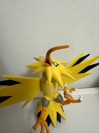 Figura Pokémon Zapdos Nintendo