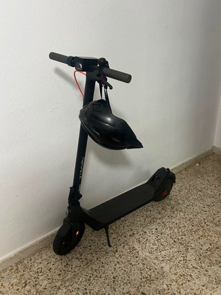 Patinete eléctrico negro