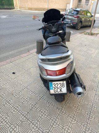 Yamaha Majesty 400 Maxi Scooter Plata