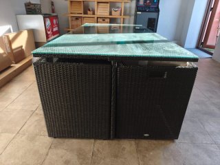 Mesa y sillas ratán cristal exterior