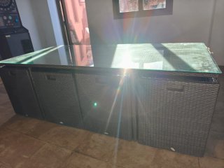 Mesa y sillas ratán cristal exterior