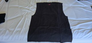 Camiseta negra Reebook sin mangas.