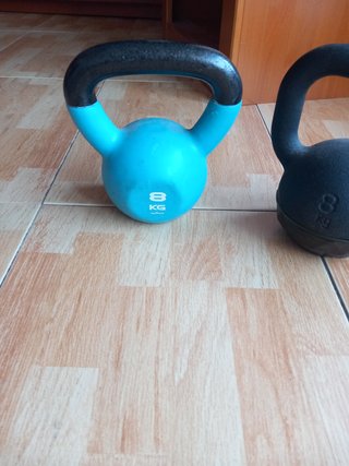 4 Mancuernas. 2 de 10kg y 2 de 8kg