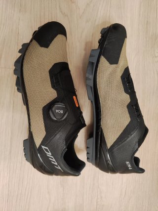 Zapatillas Ciclismo DMT KM4 Talla 44 Beige/Negro