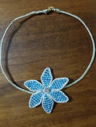 Collana fiore azzurro e oro