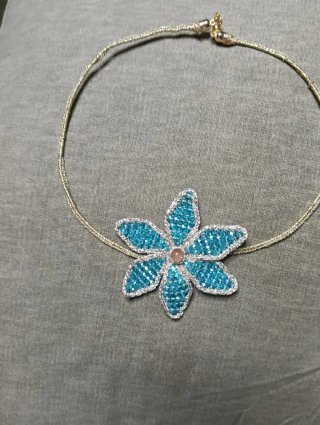 Collana fiore azzurro e oro