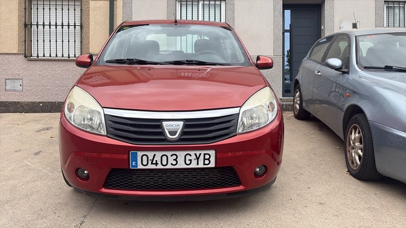 Dacia Sandero 2011 - foto 1