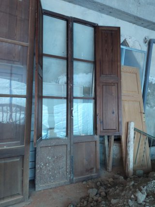Puerta doble antigua + 2 ventanas madera norte