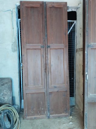 Puerta doble antigua + 2 ventanas madera norte