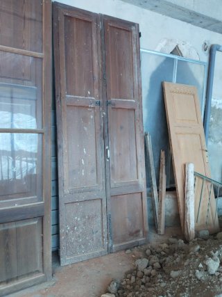 Puerta doble antigua + 2 ventanas madera norte