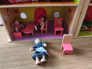 Casita de madera plegable para muñecas