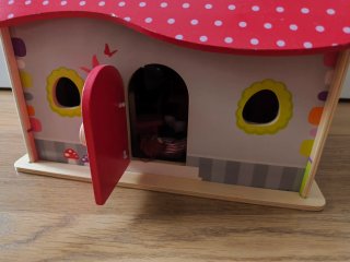 Casita de madera plegable para muñecas