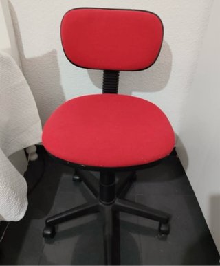 Silla de escritorio roja y negra